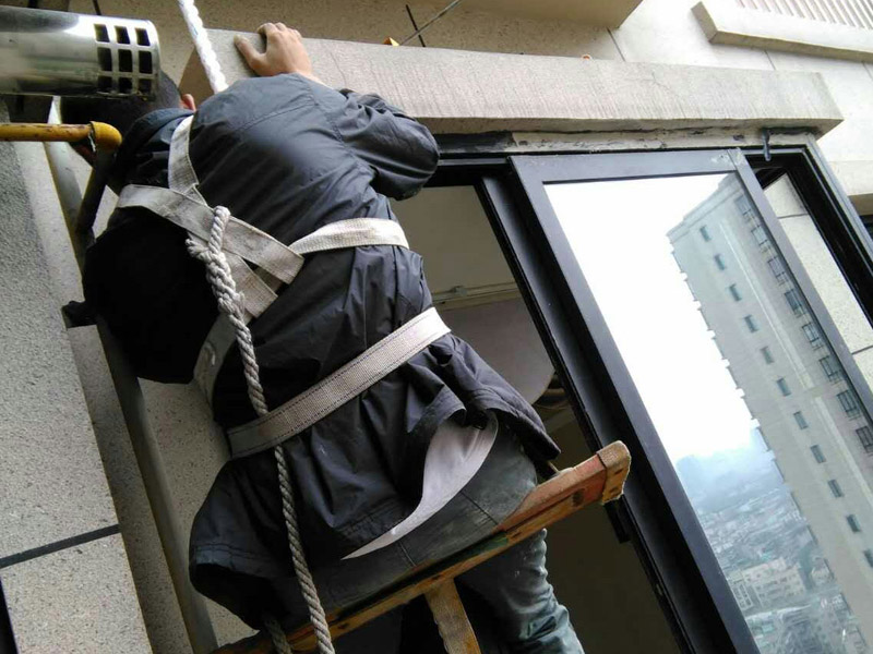 外墻防水補(bǔ)漏成因，室內(nèi)外溫差致雨水經(jīng)