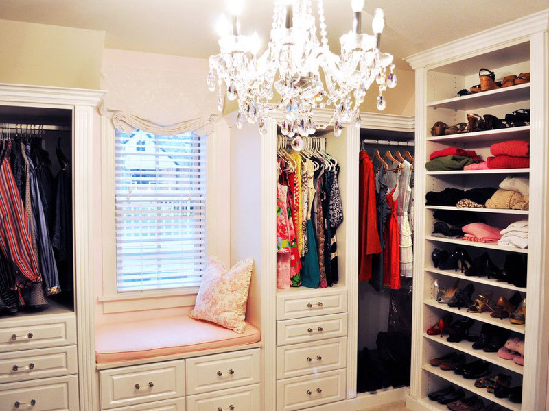 衣帽間改造要點(diǎn)，臨近廚衛(wèi)墻面應(yīng)防潮處