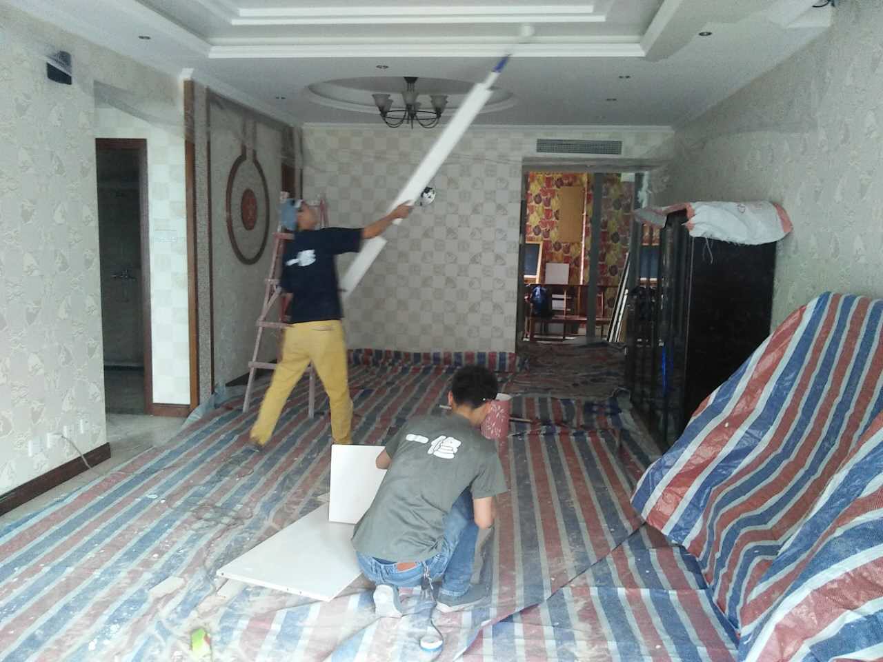 一修地板鋪貼、馬桶返臭維修、天花板翻