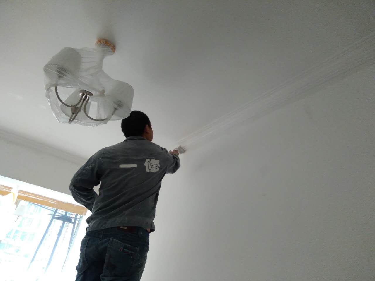 一修墻面漏水處理、廁所貼瓷磚、燈具安