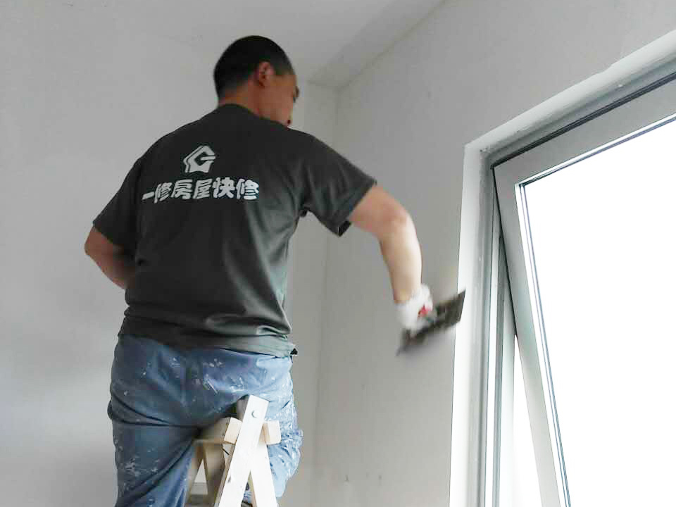 被墻面開(kāi)裂困擾？專(zhuān)業(yè)師傅幫你分析原因