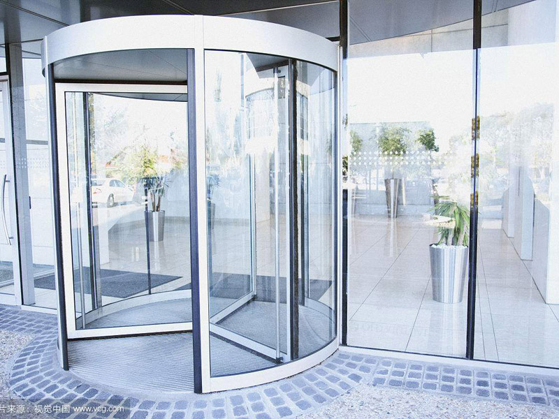 玻璃門維修之軌道維護(hù)，有雜物一定要及