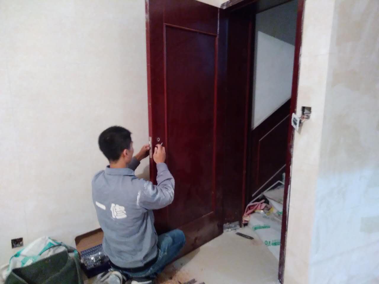 福滿門(mén)木門(mén)安裝工藝步驟分享，這些注意