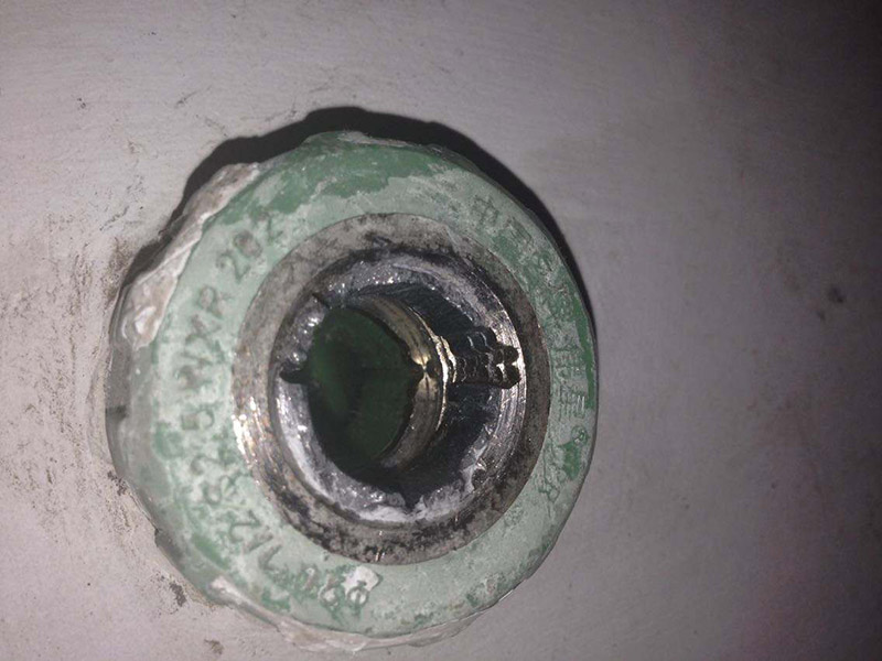 水龍頭斷在水管里如何輕松拿出，簡單粗