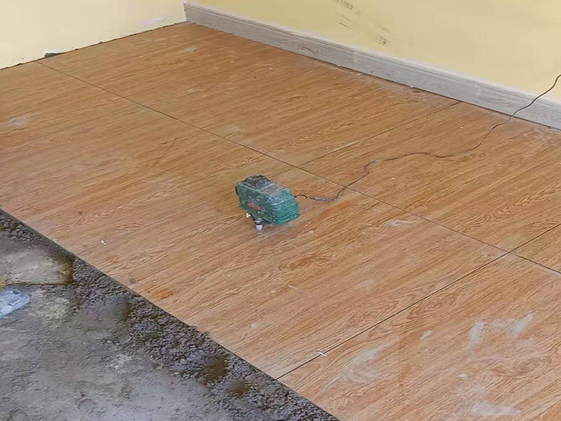 工地上料地板磚多少錢一平方，貼磚費用