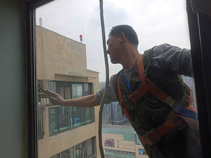 深圳深圳伸縮門維修，伸縮門道閘運行過