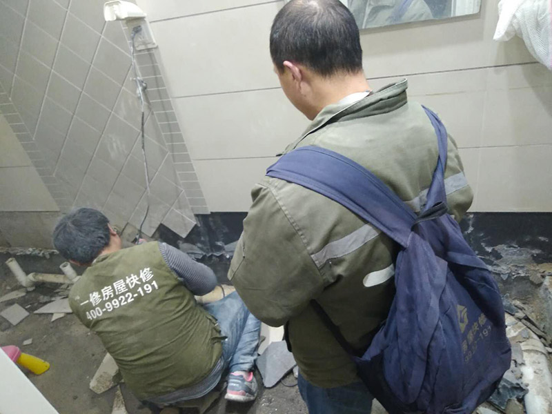 廚房墻壁瓷磚漏水原因是什么，廚房墻壁