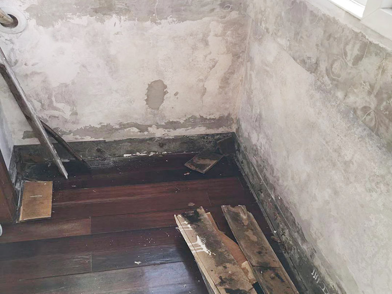 廁所漏水不嚴(yán)重用不用砸磚，廁所漏水不