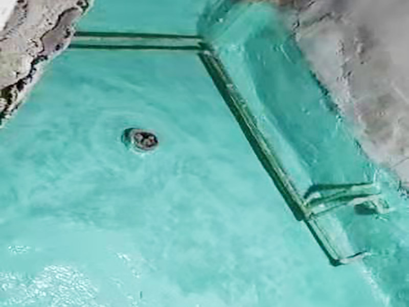 老房衛(wèi)生間水管漏水，衛(wèi)生間暗管從墻里