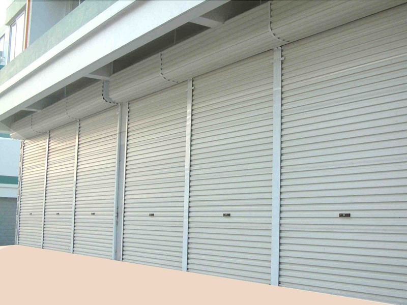 1年前安的卷簾門卡主了拉不動，專業(yè)師