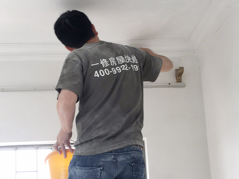 內(nèi)墻面底部滲水怎么辦？是什么原因?qū)е? style=