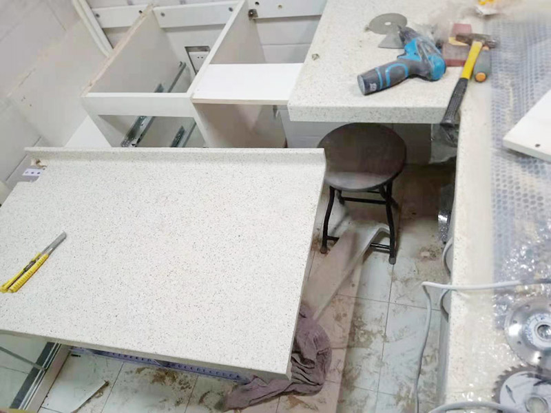 瓷磚掉瓷修復技術(shù)的出現(xiàn)，實現(xiàn)了不敲不