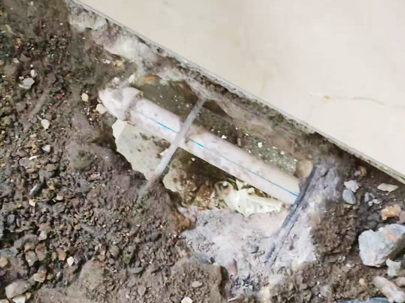 廁所進(jìn)水管漏水如何處理？老房廁所水管