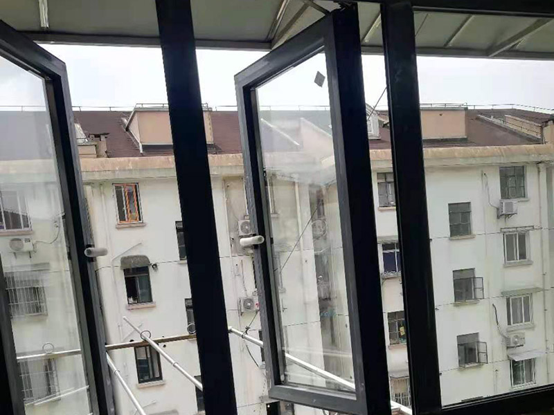 貴陽陽臺安裝玻璃窗多少錢一平方？