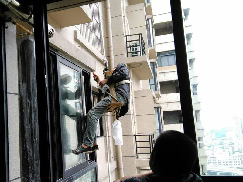 外墻漏水在內(nèi)墻做防水有用嗎？建筑外墻