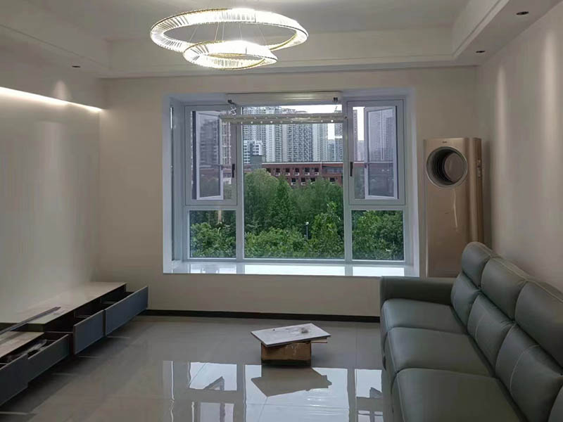 陽臺窗戶下邊是貼瓷磚還是用石材