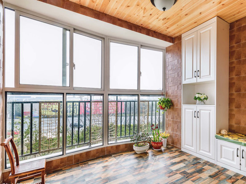 別墅陽臺改造案例 現(xiàn)代風格