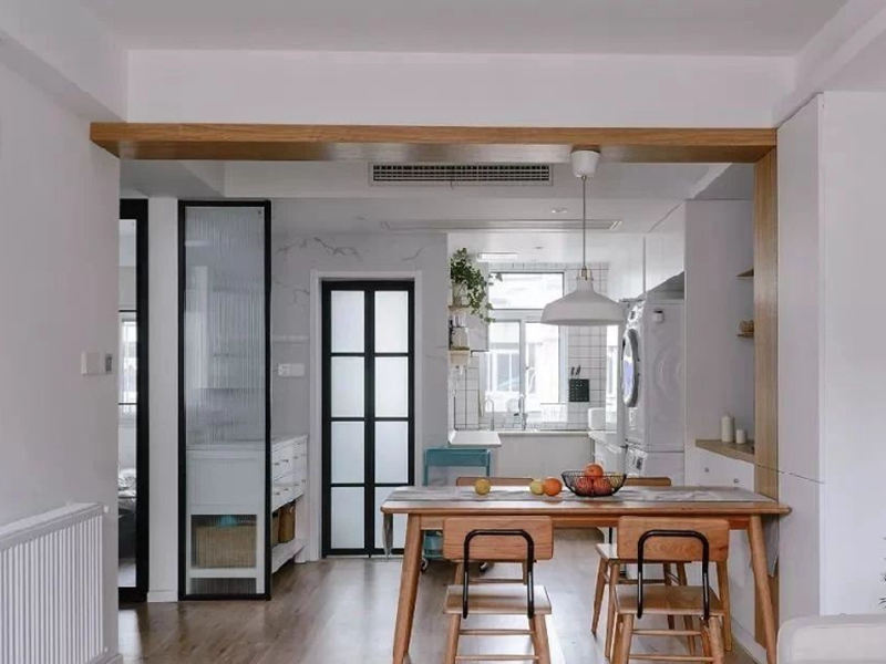 出租房裝修哪家好,出租房翻新哪家專業(yè),出租房裝修哪家便宜 /></div>
<div>再來介紹出租房裝修哪家便宜，或說出租房裝修翻新多少錢，出租房是每個裝修翻新中常見的一種,也比較容易出現(xiàn)各種問題,出租房的裝修項目多,細節(jié)比較復雜；比如：出租房改造不同于出租房的首次裝修，出租房改造是在出租房原有裝修風格的基礎上進行部分的改動，這樣的裝修花費也比首次裝修的多。出租房裝修改造從施工方面看拆除+清運+材料運輸。</div>
<div><img src=