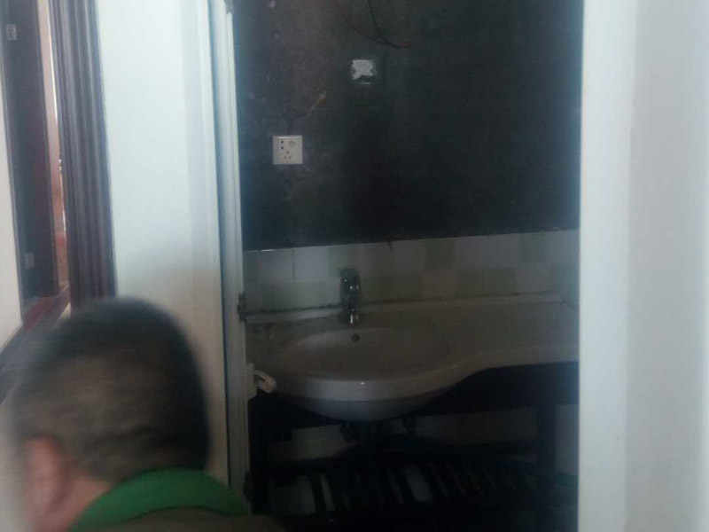 衛(wèi)生間補磚，建渣清理