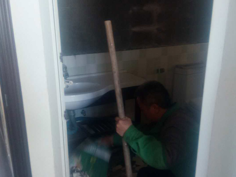 衛(wèi)生間補磚，建渣清理