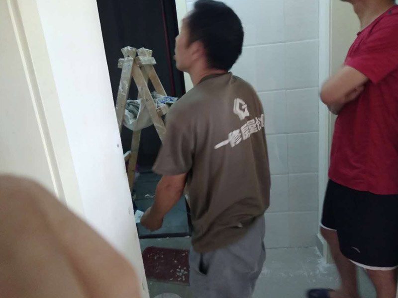 補(bǔ)貼瓷磚溝縫、清理