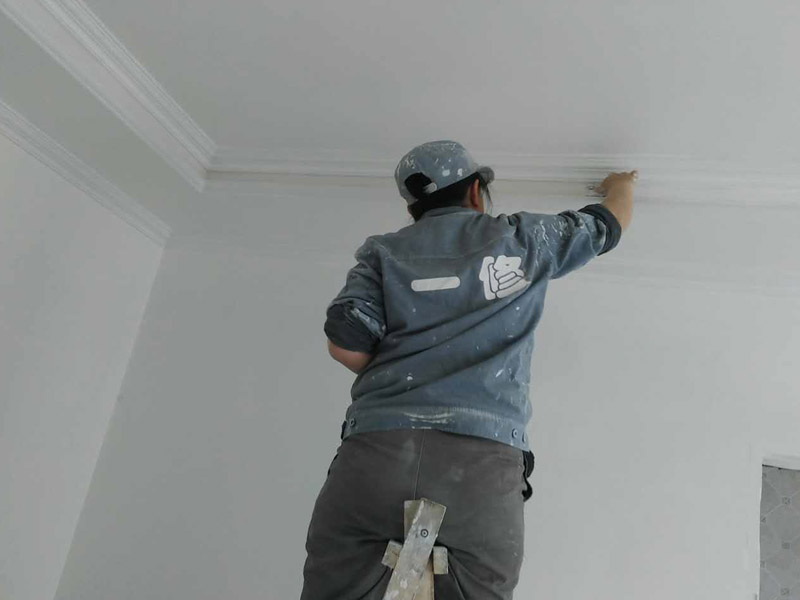 墻面補灰、滾漆