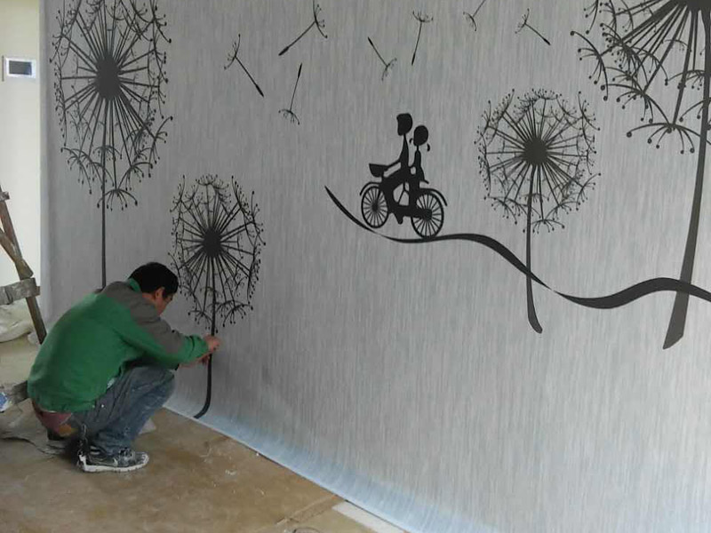 貼墻紙多少錢一平方？舊房要貼墻紙加上人工費要多少錢？